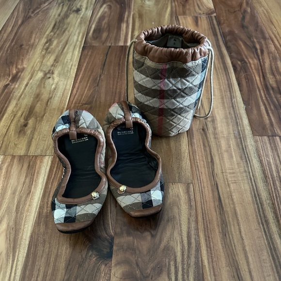 Authentic Burberry ballet shoes with carrier small. Size about 6 - Picture 2 of 8
